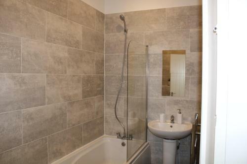 Lovely, Spacious 3 Bed House Close To City Centre