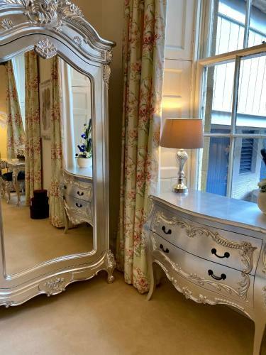 Stunning Scottish Manor House In Private Estate
