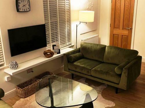 Cheerful 2-bed Cottage With 2 Free Parking Leeds