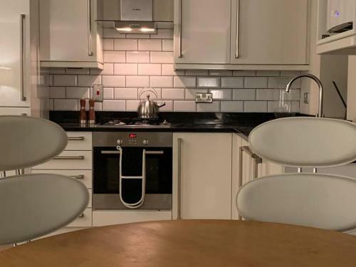 Cheerful 2-bed Cottage With 2 Free Parking Leeds