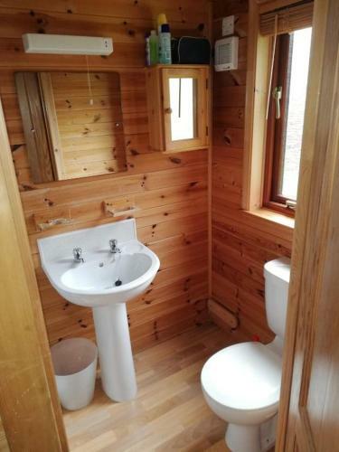 Wooden Forest Lodge By The Sea
