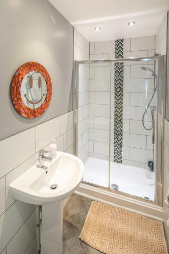 Apartamento The Railway Inn Mk - Jacuzzi & Netflix