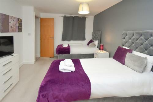 Foxley Place: Mk City House For Large Groups