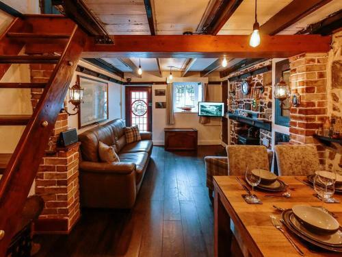 The Smugglers Hideout - Sleeps 4 - With Hot Tub