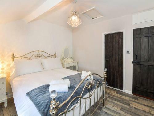 The Smugglers Hideout - Sleeps 4 - With Hot Tub