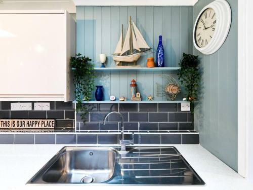 The Smugglers Hideout - Sleeps 4 - With Hot Tub