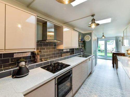 The Smugglers Hideout - Sleeps 4 - With Hot Tub