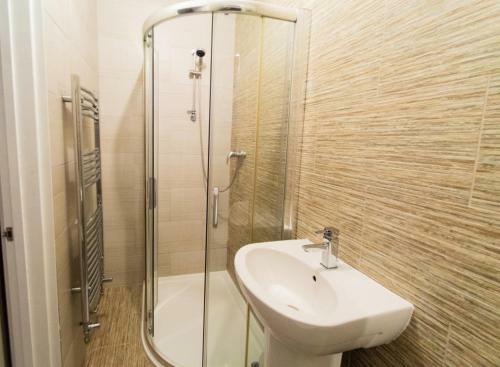 Rosecroft, Beautiful Large Home, Next To Celtic Manor & Icc