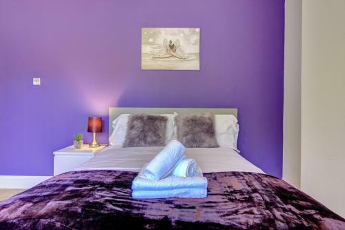 Mbiz House - Newly Refurbed, Sleeps 9, En-suite