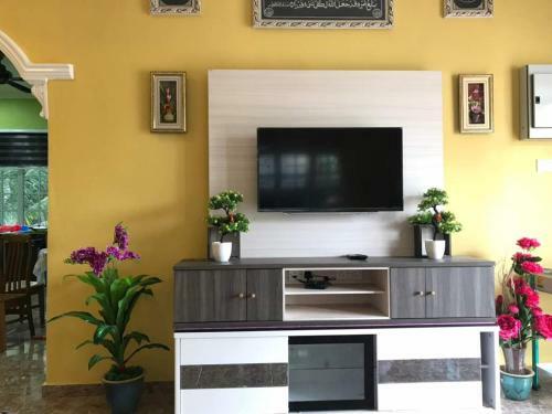 Bed & Breakfast Kakjah Riverside Homestay