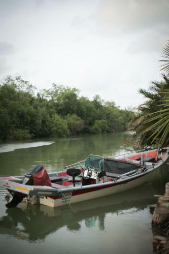 Bed & Breakfast Kakjah Riverside Homestay