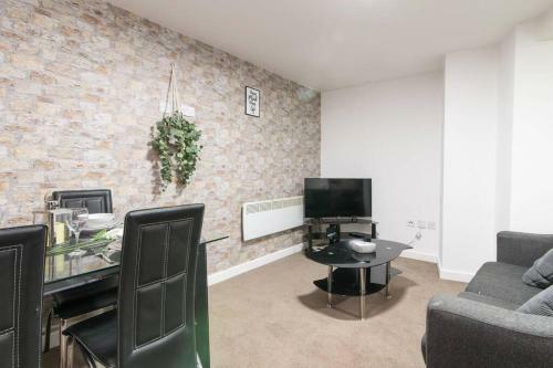 Luxury Hot Tub Apartment + 3 Double Bedrooms And Pool Table