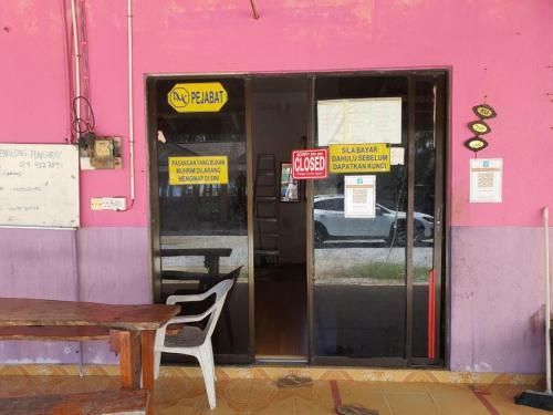 Hotel Oyo 90302 Dimuara Chalet Tok Bali