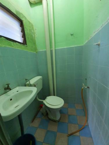 Hotel Oyo 90278 Redzwan's Beach Resort