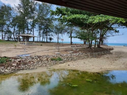Hotel Oyo 90278 Redzwan's Beach Resort