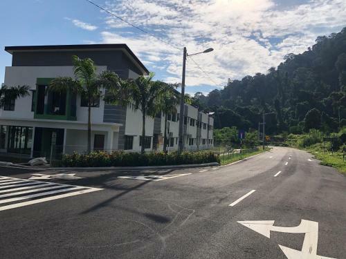 Double Story Villa - Walking Distance To The Beach