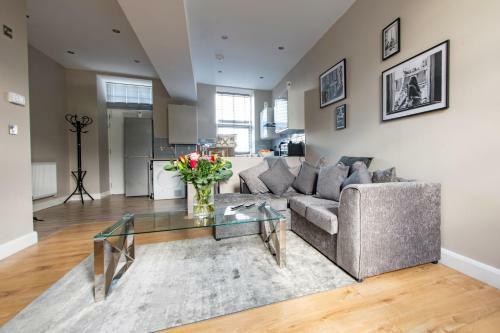 Amazing 3 Bedroom Townhouse With Parking