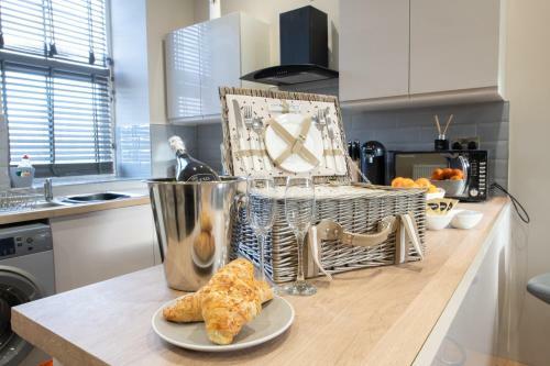 Amazing 3 Bedroom Townhouse With Parking