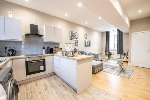Amazing 3 Bedroom Townhouse With Parking