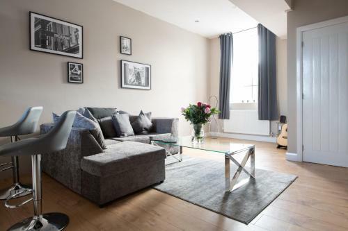 Amazing 3 Bedroom Townhouse With Parking