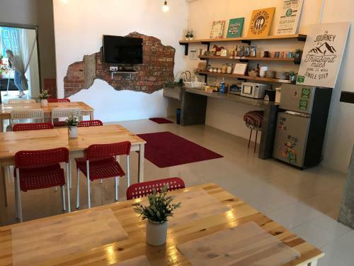 Albergue Check In Lodge