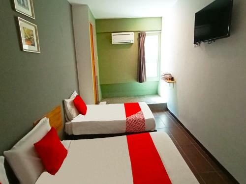 Hotel Oyo 89465 Golden Lounge