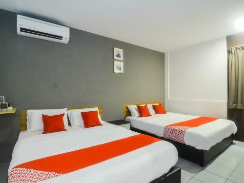 Hotel Oyo 89465 Golden Lounge