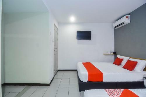 Hotel Oyo 89465 Golden Lounge