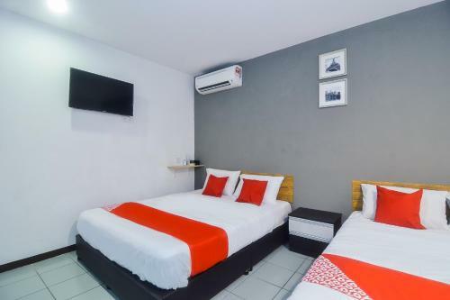 Hotel Oyo 89465 Golden Lounge