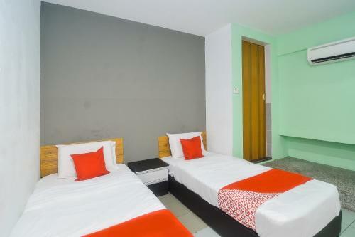 Hotel Oyo 89465 Golden Lounge