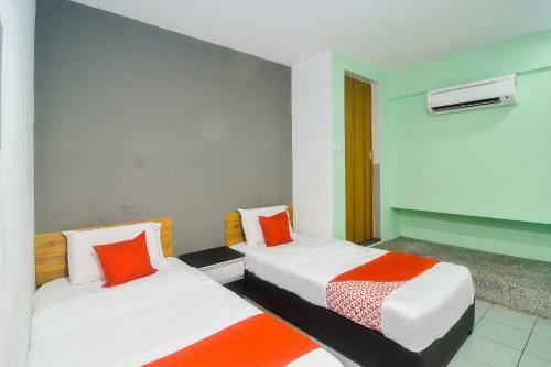 Hotel Oyo 89465 Golden Lounge