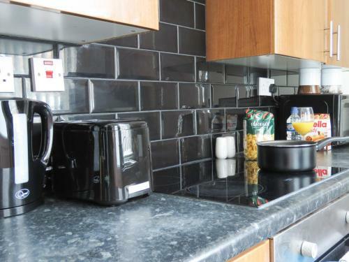 Tudors E Suites 3 Bedroom House With Garden