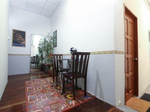 Hostal Room In Guest Room - Single Room With Ac, Central Accomodation