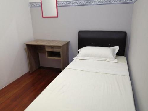 Hostal Room In Guest Room - Single Room With Ac, Central Accomodation