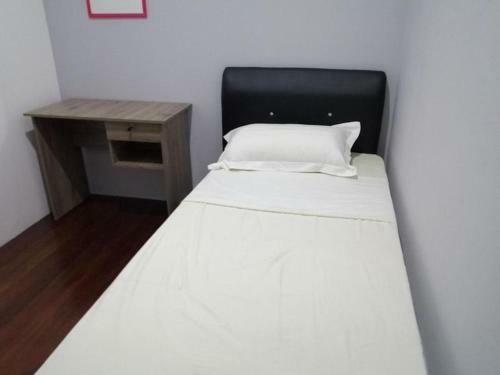 Hostal Room In Guest Room - Single Room With Ac, Central Accomodation