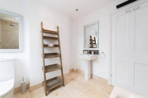 Aderta Stylish House