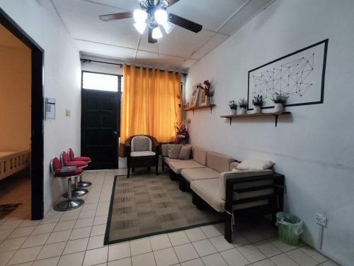 Oyo Home 90322 Yons' Homestay