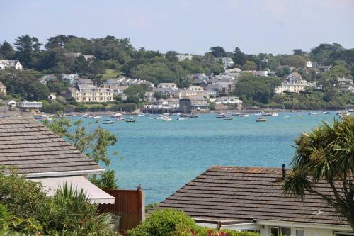 Holiday Home With Estuary Views, Parking & Balcony