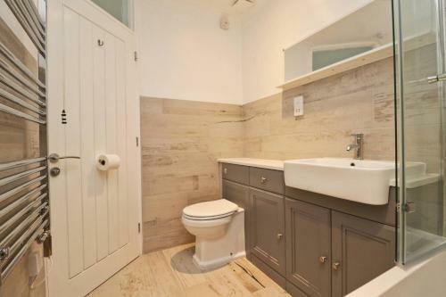 Holiday Home With Estuary Views, Parking & Balcony
