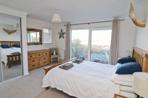 Holiday Home With Estuary Views, Parking & Balcony