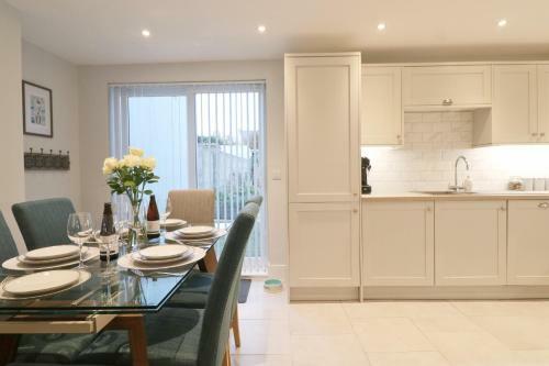 Townhouse, Close To Harbour With Sea Views