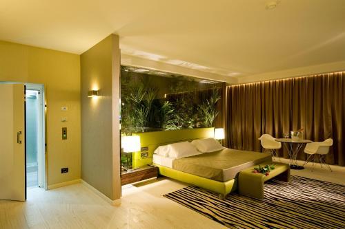 Viola Mhotel