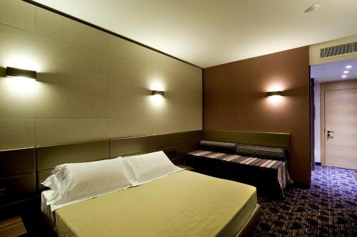 Viola Mhotel