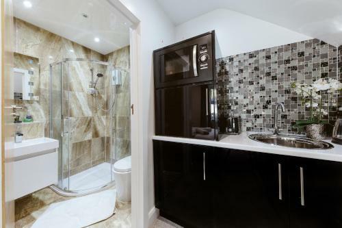 Modern City Centre Studio Apartment!