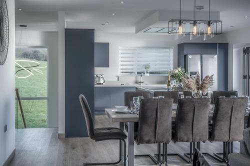 Sunrise - 5 Bedroom Luxurious Holiday Home - Pendine