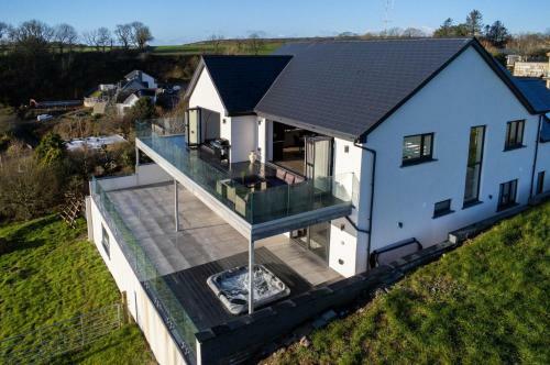 Sunrise - 5 Bedroom Luxurious Holiday Home - Pendine