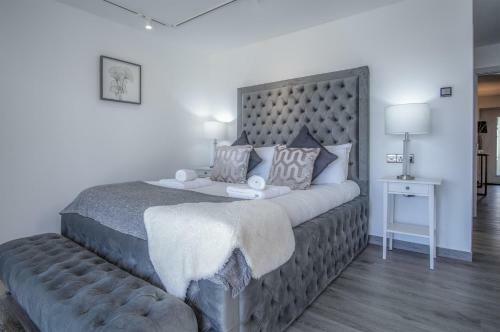 Sunrise - 5 Bedroom Luxurious Holiday Home - Pendine
