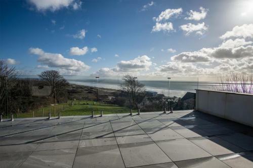 Sunrise - 5 Bedroom Luxurious Holiday Home - Pendine