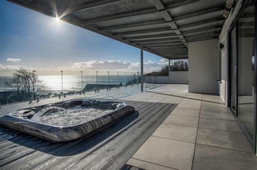 Sunrise - 5 Bedroom Luxurious Holiday Home - Pendine