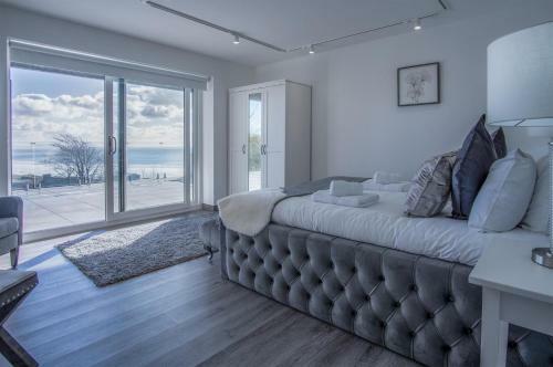 Sunrise - 5 Bedroom Luxurious Holiday Home - Pendine